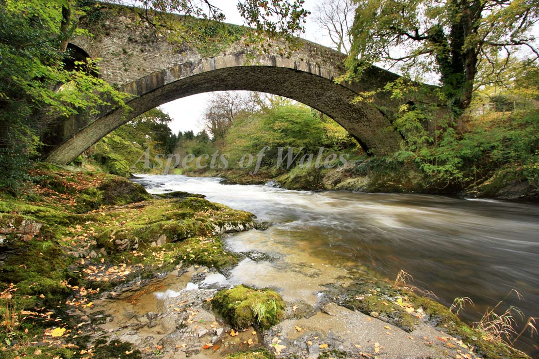 Pont Dolauhirion, Afon Tywi, Llandovery