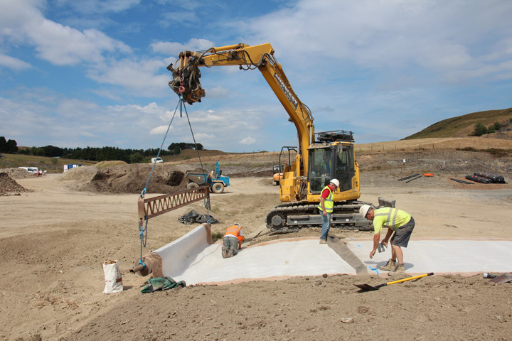 Capping of mine waste by balancing pond