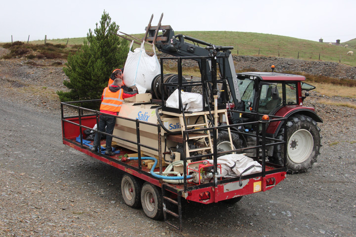 Filling hydroseeding rig