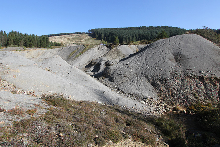 Mine waste dumps